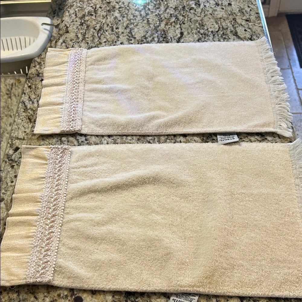 Avanti Cream Decorative Towels